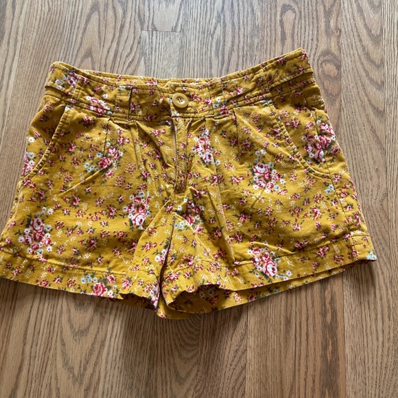 Corduroy Pattern Shorts - Picture 1 of 4